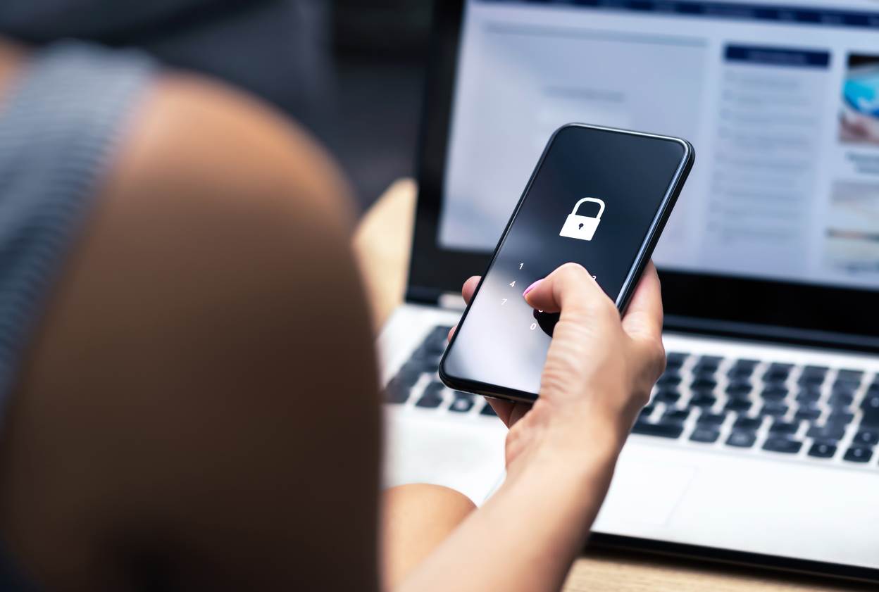 Deterring identity theft